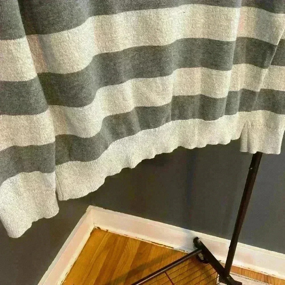 Men’s Express Gray Striped Sweater with hood size Large - Picture 5 of 11